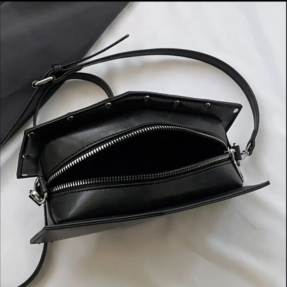 NWT Studded Adjustable Spider Web Print Crossbody Coffin Bag - Picture 3 of 5